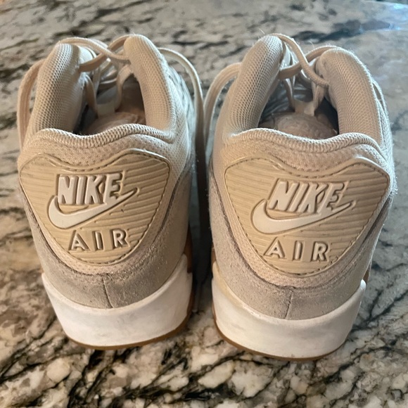Womens 6.5 Airmax beige and white - Picture 4 of 6